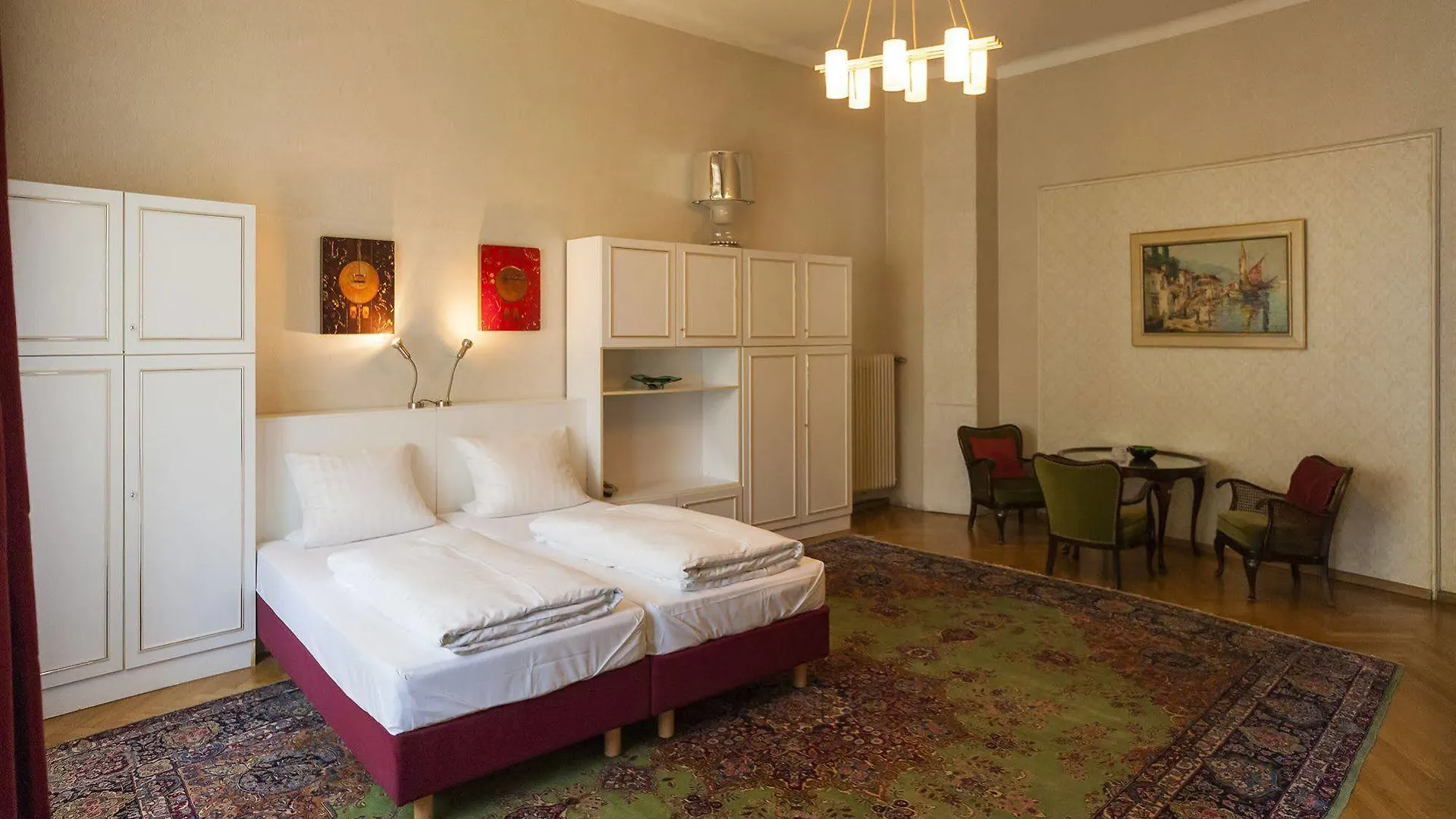 Hotel Am Berg Fráncfort del Meno Pensión